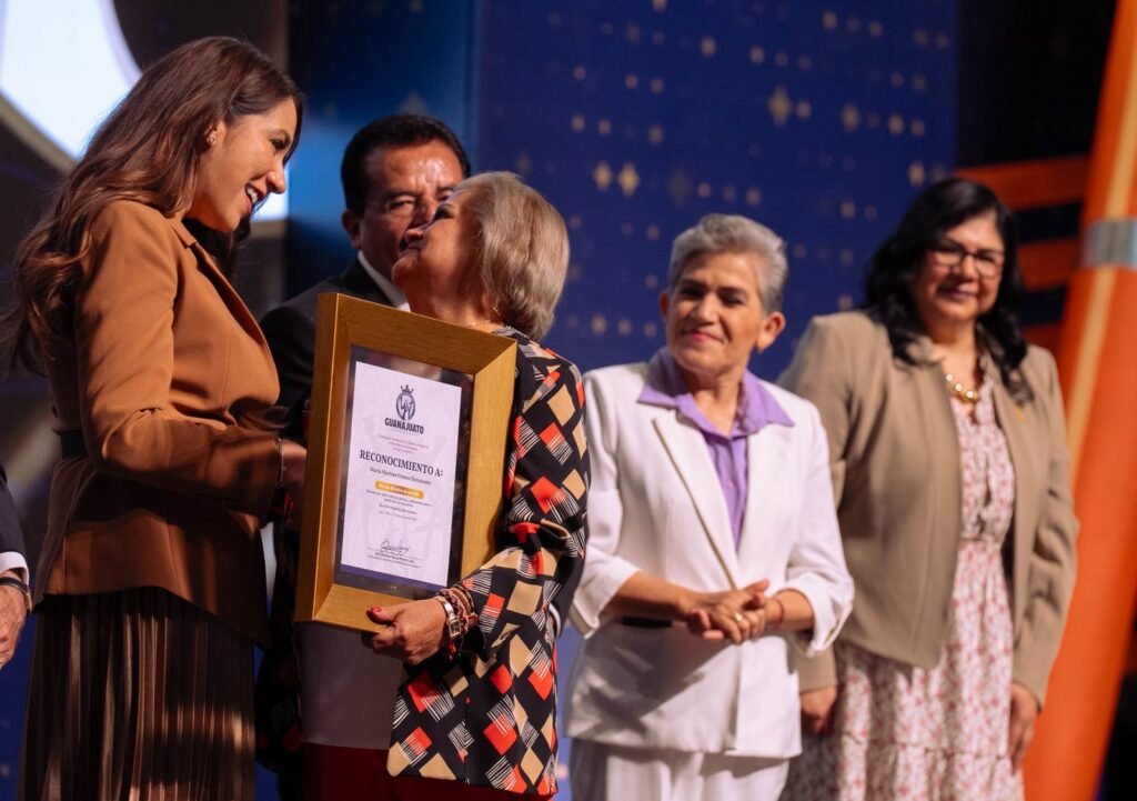 Reconoce Libia Dennise la excelencia docente en el Día de la Maestra y el Maestro 2026