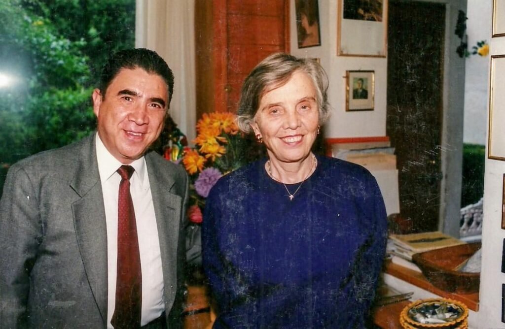 A veces pienso que “Monsi” ya viene por mí, pero no se me pega la gana morir: Elena Poniatowska