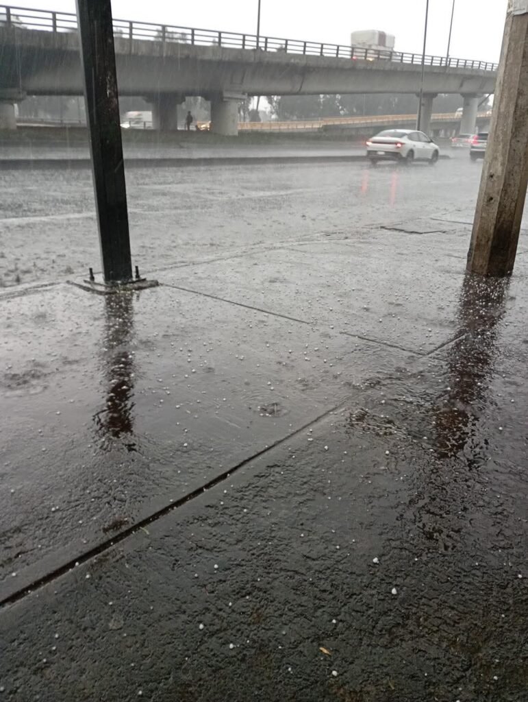 Granizada e inundaciones desquician el oriente del Valle de México