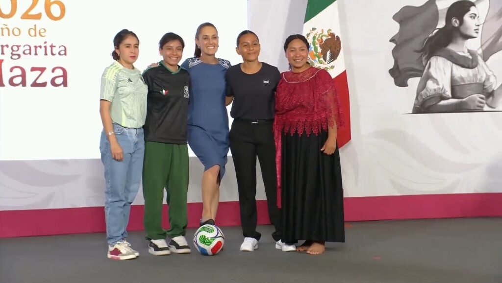 Jóvenes mujeres reciben boletos para representar a México en el Mundial