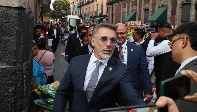 Sergio Mayer presenta renuncia irrevocable a Morena