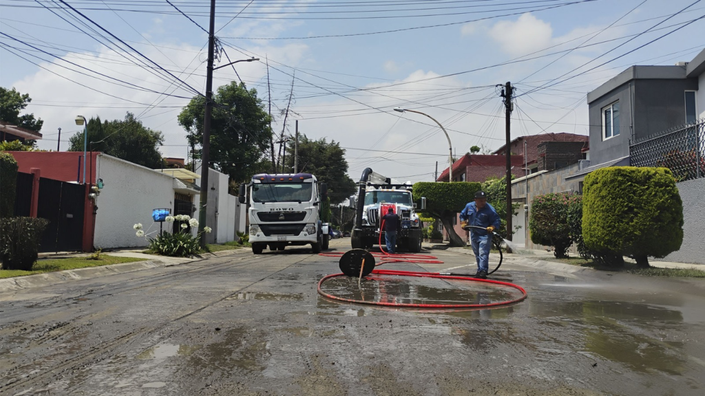 Despliega Gobierno del Estado de México equipo especializado para atender afectaciones por lluvias en Naucalpan