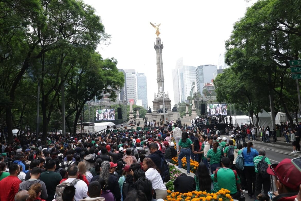 La Ciudad de México da la bienvenida al mundial con La Ola más grande del mundo