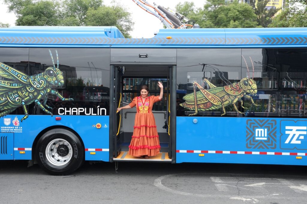 Clara Brugada pone en operación dos nuevas rutas del trolebús