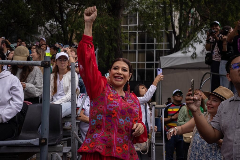 Miles de personas celebran Gran Desfile Mundialista “La pelota vuelve a casa”