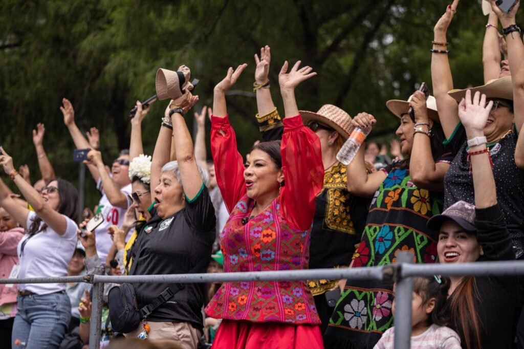 Miles de personas celebran Gran Desfile Mundialista “La pelota vuelve a casa”
