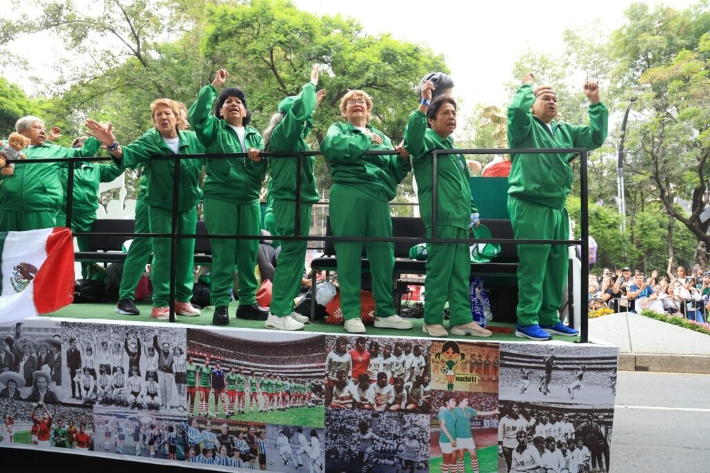 Miles de personas celebran Gran Desfile Mundialista “La pelota vuelve a casa”