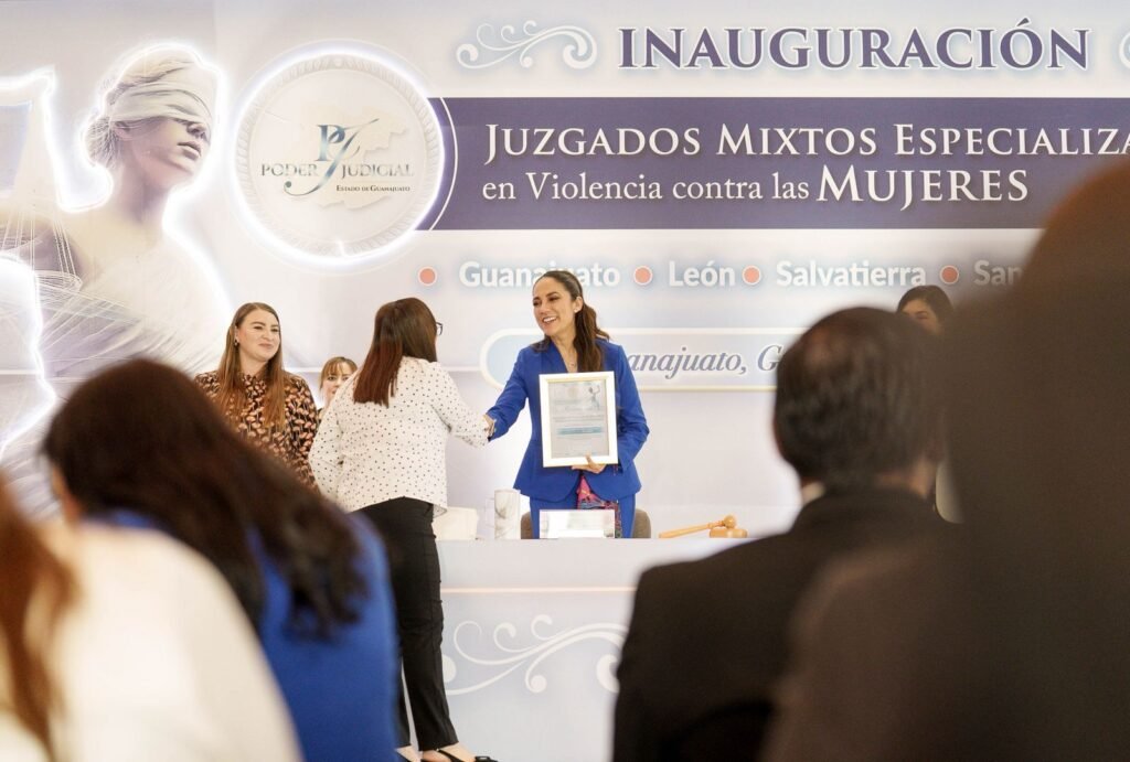 La educación es la mejor herramienta para construir el futuro de Guanajuato: Libia Dennise