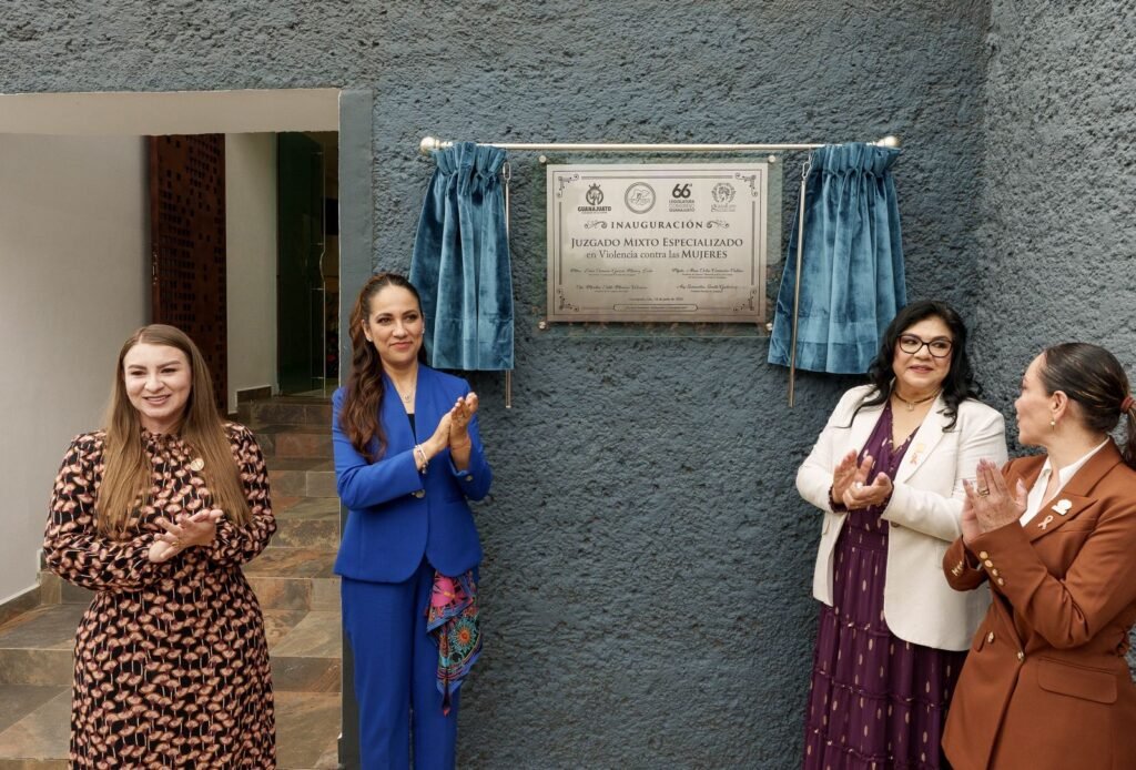 La educación es la mejor herramienta para construir el futuro de Guanajuato: Libia Dennise