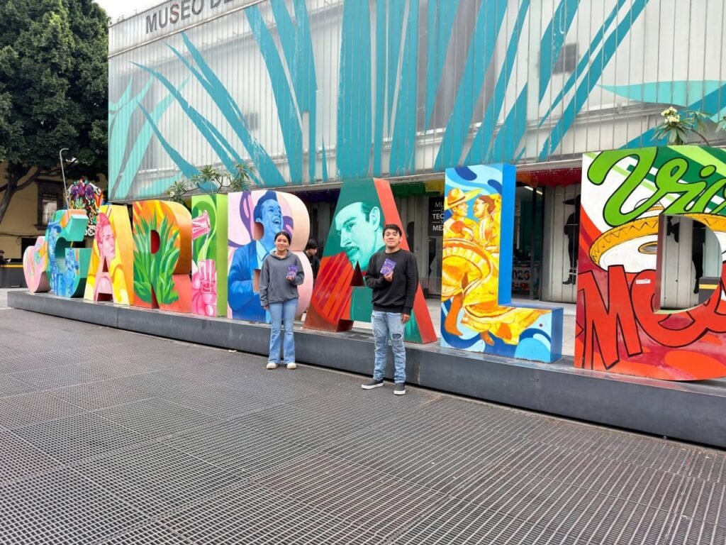 Con pasaporte Cuauhtémoc, voluntarios de Cuauhtémoc llevan información información turística y servicios de la alcaldía a espacios públicos de la demarcación