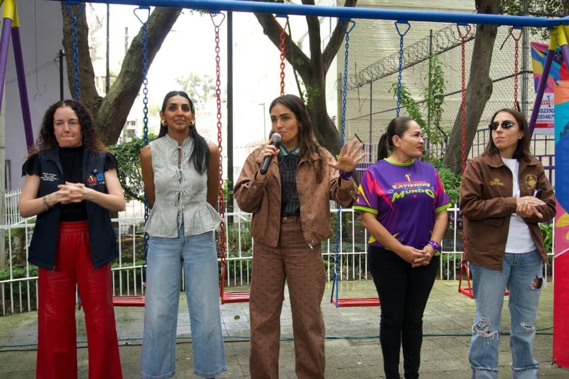 Ale Rojo entrega rehabilitación de Parque Peñafiel en la Obrera