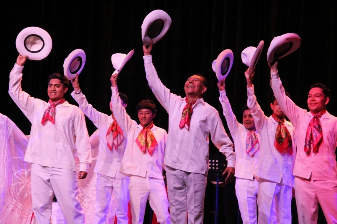 Lleva Neza su folklore a Europa con gira internacional de jóvenes artistas