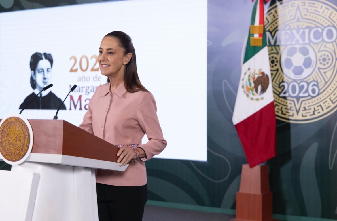 Anuncia Sheinbaum consulta directa a maestros de todo el país en agosto