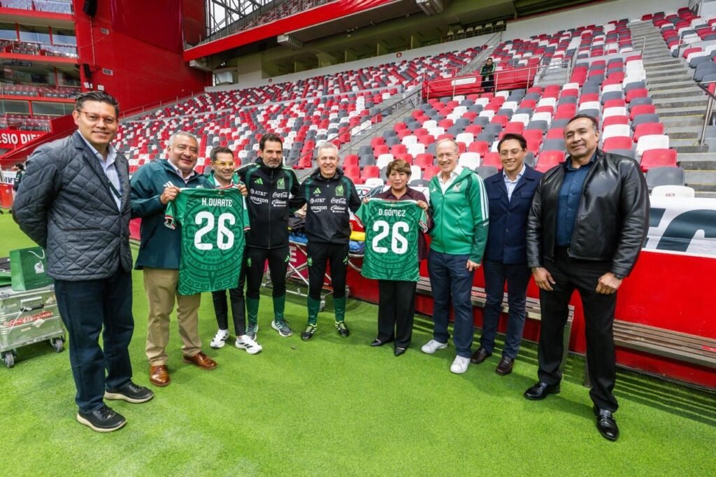 Gobernadora Delfina Gómez visita a la Selección Nacional Mexicana de Futbol en el Nemesio Diez