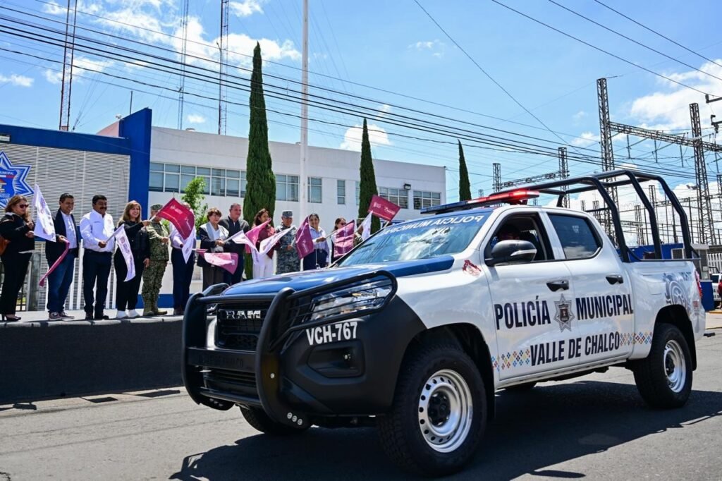 Entrega Gobernadora Delfina Gómez 32 patrullas en Valle de Chalco