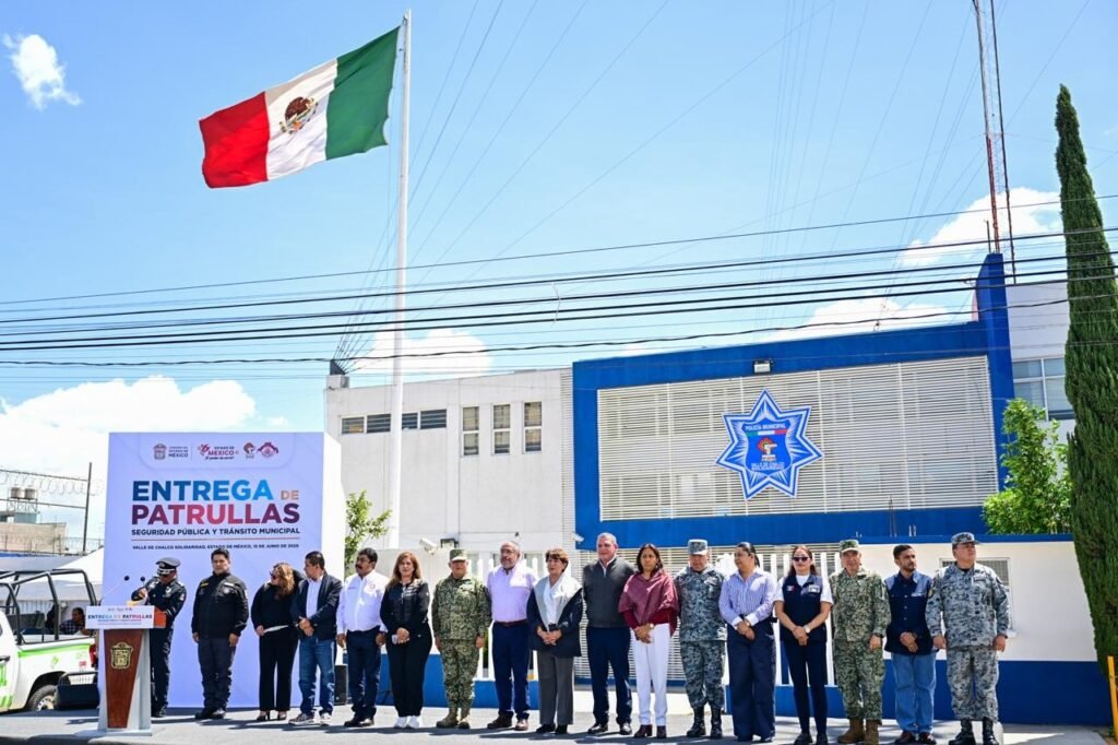Entrega Gobernadora Delfina Gómez 32 patrullas en Valle de Chalco