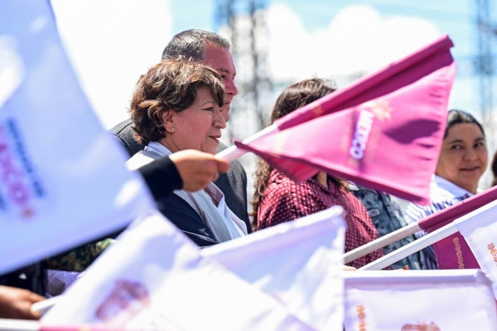 Entrega Gobernadora Delfina Gómez 32 patrullas en Valle de Chalco