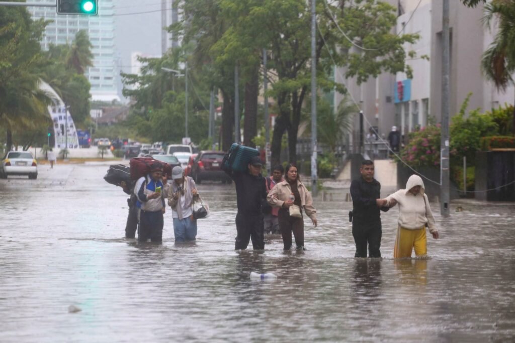 Acapulco inundado por fuertes lluvias