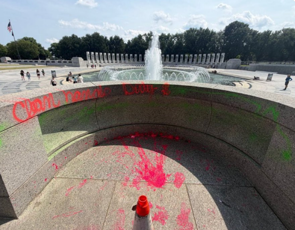 Vandalizan Monumento a la 2a Guerra Mundial en EU