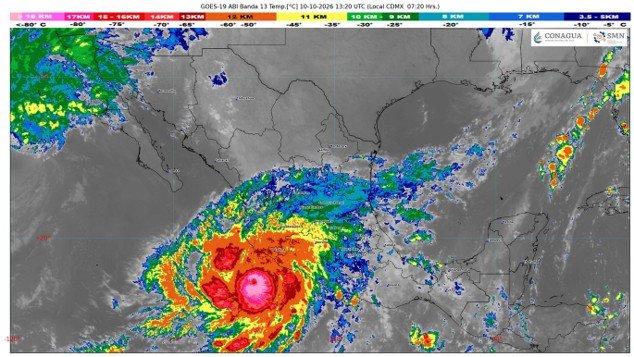 El Huracán Simón se encuentra en categoría 4 y se dirige hacia Colima y Michoacán. .
